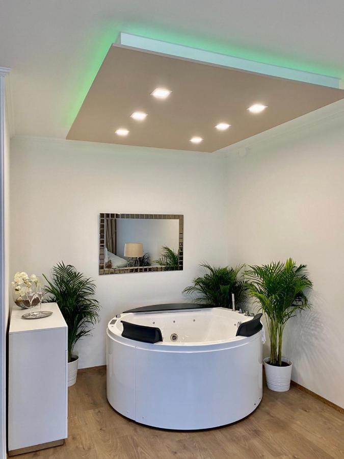 Die Oase - Luxurious Apartment Near The City Center With Free Parking Bratislava Exterior foto